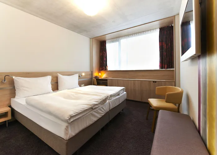 Simm's - Cityhotel Next To Metro U3 4*