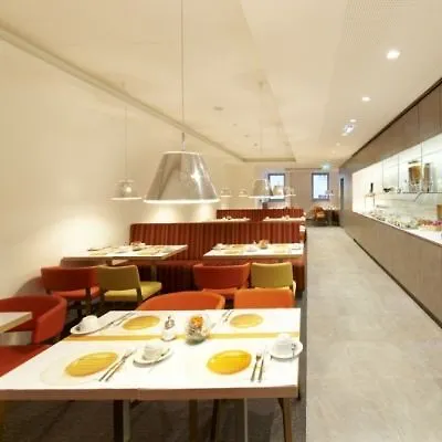 Hotel Simm's - Cityhotel Next To Metro U3 4*